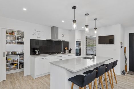 Photo of property in 15 Anglers Way, Omokoroa, 3114