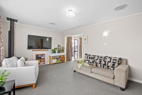 Photo of property in 10 Truby King Street, Merrilands, New Plymouth, 4312