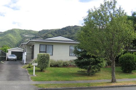 Photo of property in 9 Delaware Grove, Totara Park, Upper Hutt, 5018