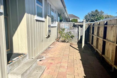 Photo of property in 2/11 Oakland Avenue, Papatoetoe, Auckland, 2025