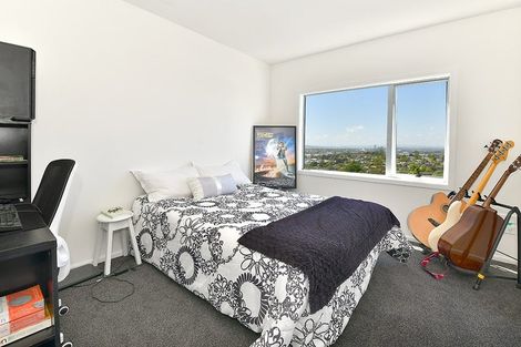 Photo of property in 2/9 Sunset Road, Totara Vale, Auckland, 0632