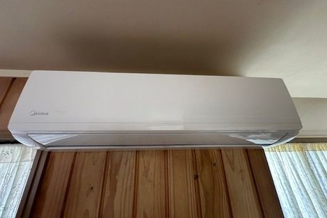 Photo of property in 1/4 Westpark Drive, West Harbour, Auckland, 0618