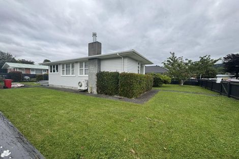 Photo of property in 4 Tiwakawaka Grove, Heretaunga, Upper Hutt, 5018