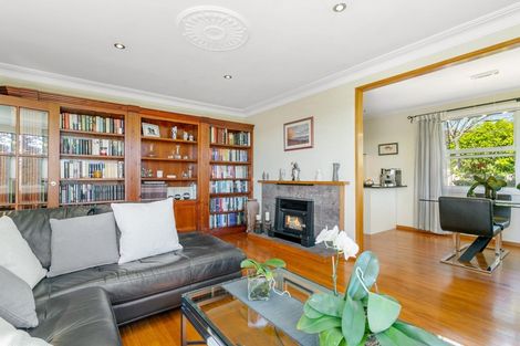 Photo of property in 11 Blakeborough Drive, Forrest Hill, Auckland, 0620