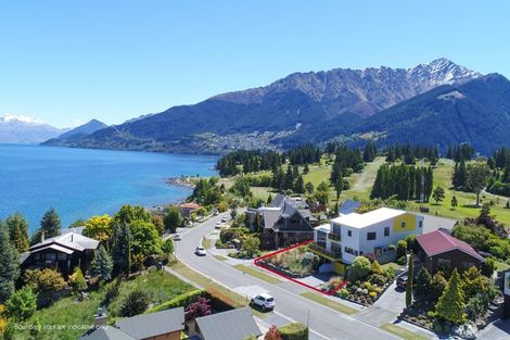Photo of property in 73 Cedar Drive, Kelvin Heights, Queenstown, 9300