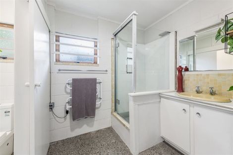 Photo of property in 1/9 Parrs Cross Road, Henderson, Auckland, 0612