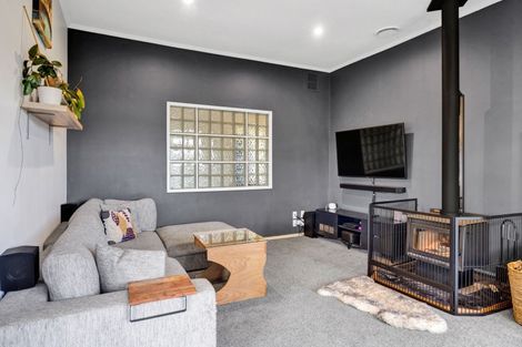 Photo of property in 17 Konini Street, Inglewood, 4330