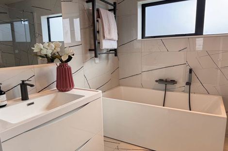 Photo of property in 21d Barron Drive, Green Bay, Auckland, 0604