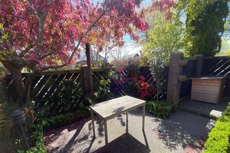 Photo of property in 70 Apsley Drive, Avonhead, Christchurch, 8042