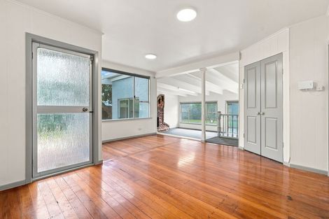Photo of property in 49 Springs Road, Parakai, 0830