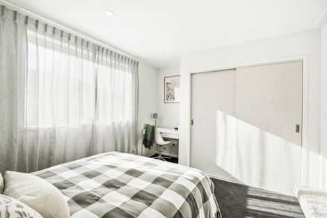 Photo of property in 1 Kaurinui Crescent, One Tree Point, 0118