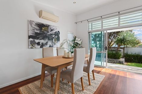 Photo of property in 2/2 Salem Place, Torbay, Auckland, 0630