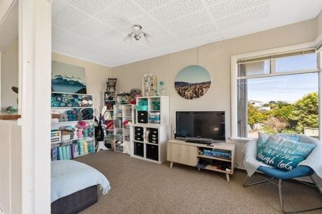 Photo of property in 111 Golf Road, Paraparaumu Beach, Paraparaumu, 5032