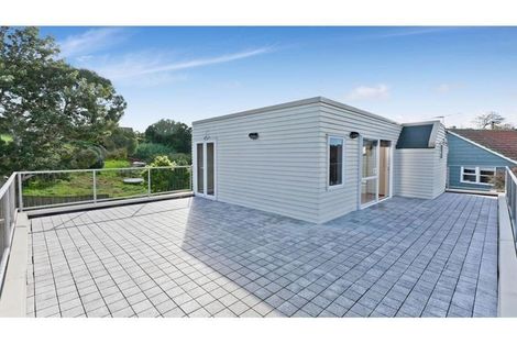 Photo of property in 19a Clairville Crescent, Wai O Taiki Bay, Auckland, 1072