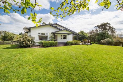 Photo of property in 803 Fitzherbert Road East, Aokautere, Palmerston North, 4471