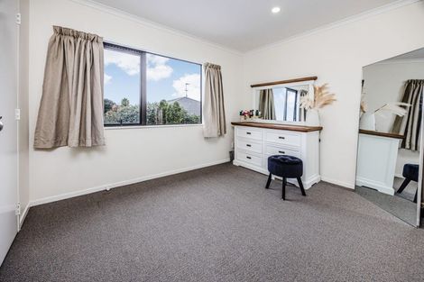 Photo of property in 11 Battlen Place, Manurewa, Auckland, 2105