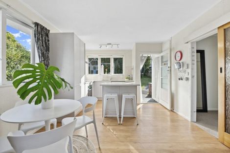 Photo of property in 2 Seine Road, Forrest Hill, Auckland, 0620