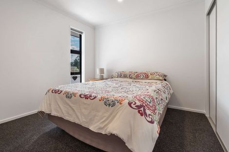 Photo of property in 32 Tara Crescent, Woodend, 7610