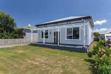Photo of property in 64 Allardice Street, Dannevirke, 4930