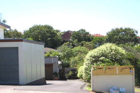 Photo of property in 1/5 Dallinghoe Crescent, Milford, Auckland, 0620