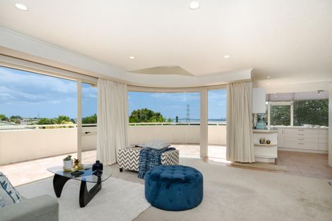 Photo of property in 1/213 Te Atatu Road, Te Atatu South, Auckland, 0610