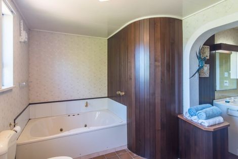 Photo of property in 53 Puriri Road, Waikanae, 5036