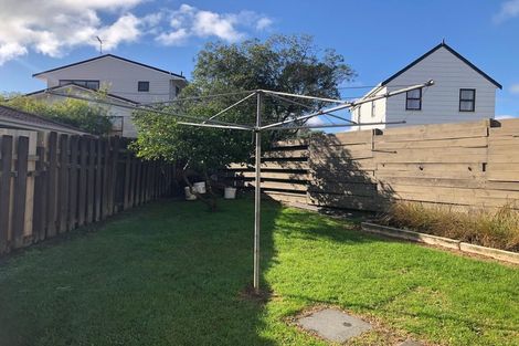 Photo of property in 1/20 Highland Park Drive, Highland Park, Auckland, 2010