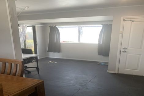 Photo of property in 2/4 Etherton Drive, Weymouth, Auckland, 2103