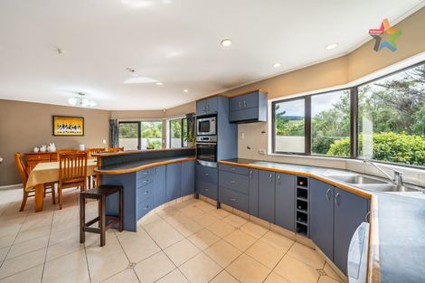 Photo of property in 18 Crestview Grove, Belmont, Lower Hutt, 5010