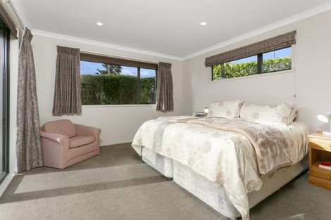 Photo of property in 2 Foothills Lane, Glen Eden, Auckland, 0602