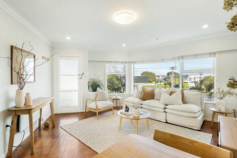 Photo of property in 3/19 Lake Pupuke Drive, Takapuna, Auckland, 0622