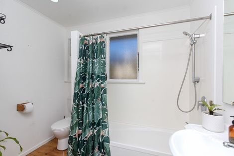 Photo of property in 12 Marton Place, Marfell, New Plymouth, 4310