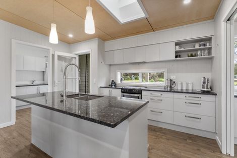 Photo of property in 3 Takapu Road, Manakau, Levin, 5573