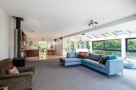 Photo of property in 9 Raroa Terrace, Waiatarua, Auckland, 0604