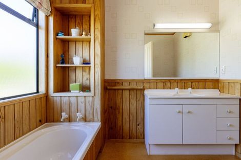 Photo of property in 14 Fairview Terrace, Waipahihi, Taupo, 3330