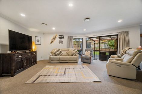 Photo of property in 21 Heaphy Place, Pukehangi, Rotorua, 3015