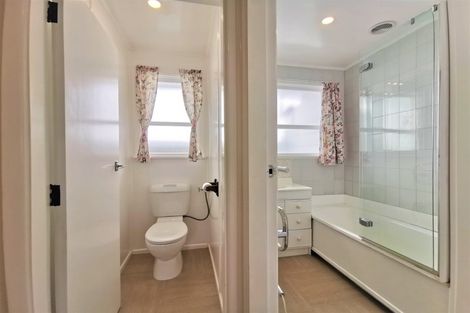 Photo of property in 99 Beazley Avenue, Paparangi, Wellington, 6037