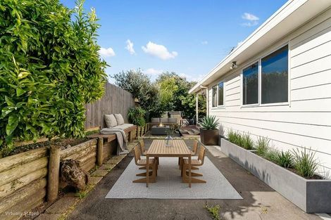 Photo of property in 1/14 Chislehurst Street, Henderson, Auckland, 0612