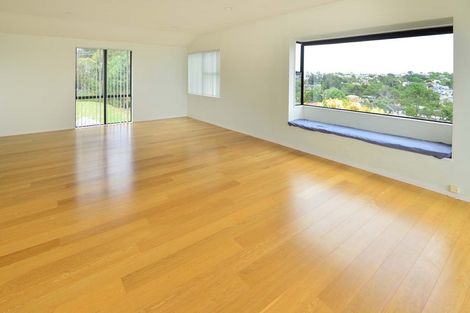 Photo of property in 2/81 Knights Road, Rothesay Bay, Auckland, 0630