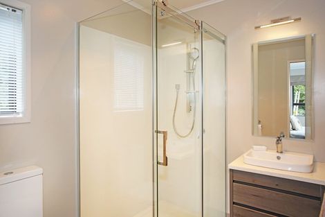 Photo of property in 2 Raukawa Grove, Waiuku, 2123