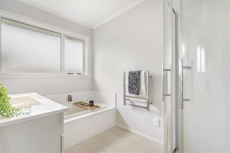 Photo of property in 17 Teatree Close, Huntington, Hamilton, 3210