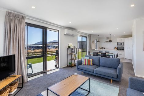 Photo of property in 33 Harakeke Drive, Wharewaka, Taupo, 3330