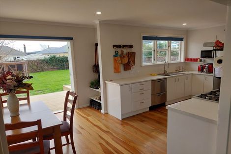 Photo of property in 15 Argyle Grove, Trentham, Upper Hutt, 5018