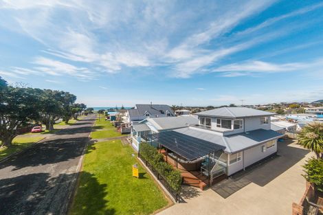 Photo of property in 35 Ocean View Road, Waihi Beach, 3611