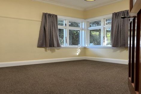 Photo of property in 100 Mortimer Terrace, Brooklyn, Wellington, 6021