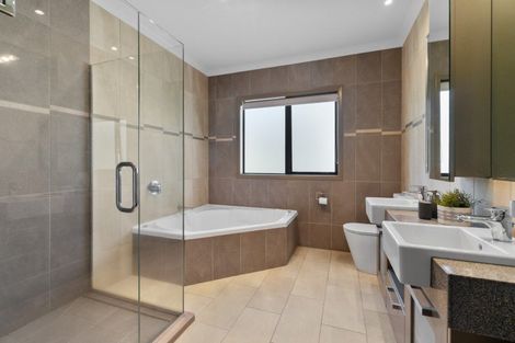 Photo of property in 4 Glenoaks Rise, Mellons Bay, Auckland, 2014