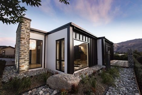 Photo of property in 9 Matipo Street, Wanaka, 9305