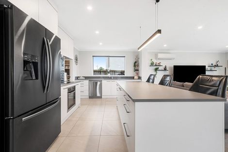 Photo of property in 14 Poutawa Lane, Clarks Beach, 2122