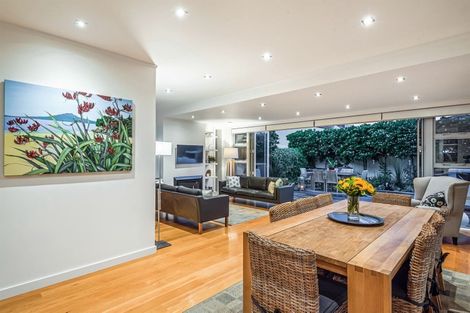 Photo of property in 5 Holiday Road, Milford, Auckland, 0620