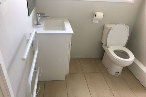 Photo of property in 162 Luckens Road, West Harbour, Auckland, 0618